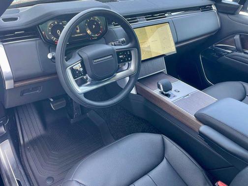 2025 Land Rover Range Rover P530 SE