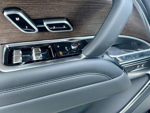 2025 Land Rover Range Rover P530 SE