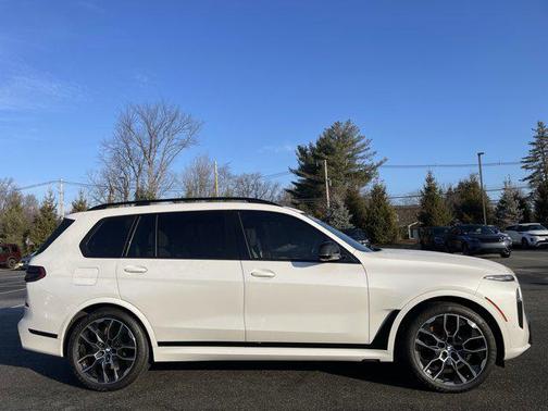 2024 BMW X7 M60i
