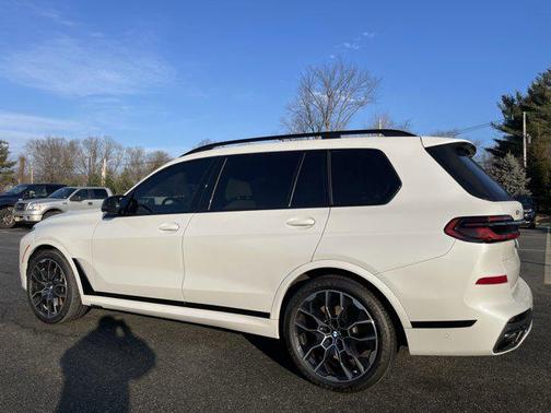 2024 BMW X7 M60i