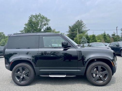 2023 Land Rover Defender 90 SE