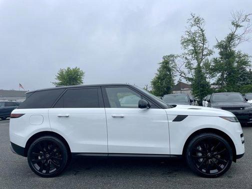 2025 Land Rover Range Rover Sport SE