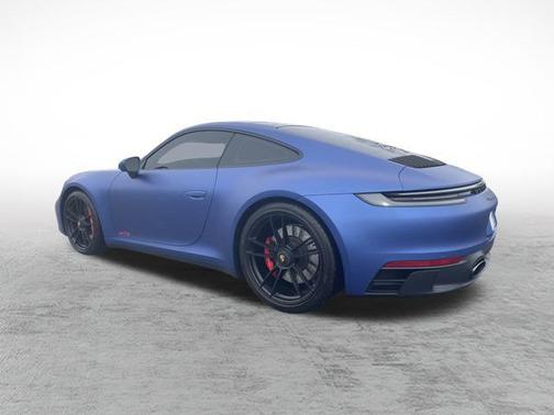 2022 Porsche 911 Carrera 4 GTS