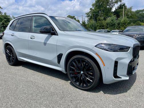 2024 BMW X5 M60i