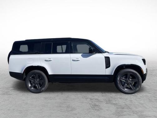 2025 Land Rover Defender 130 P400 X-Dynamic SE