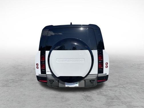 2025 Land Rover Defender 130 P400 X-Dynamic SE