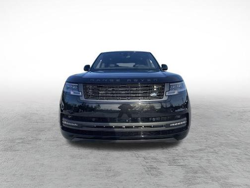 2026 Land Rover Range Rover P550e SE