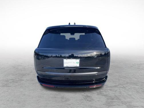 2026 Land Rover Range Rover P550e SE