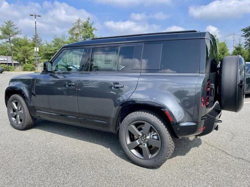 2025 Land Rover Defender 110 P400 X-Dynamic SE