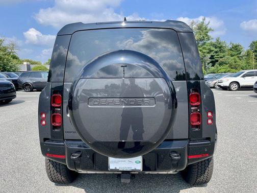 2025 Land Rover Defender 110 P400 X-Dynamic SE