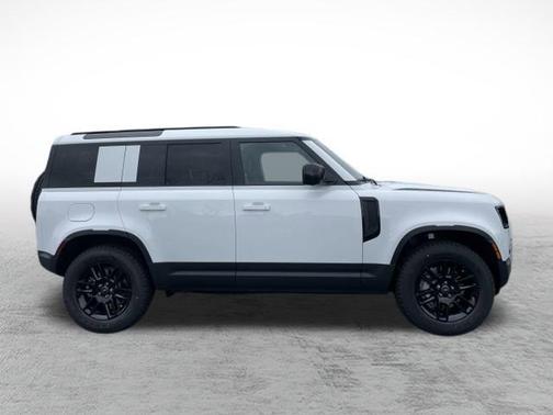 2025 Land Rover Defender 110 P300