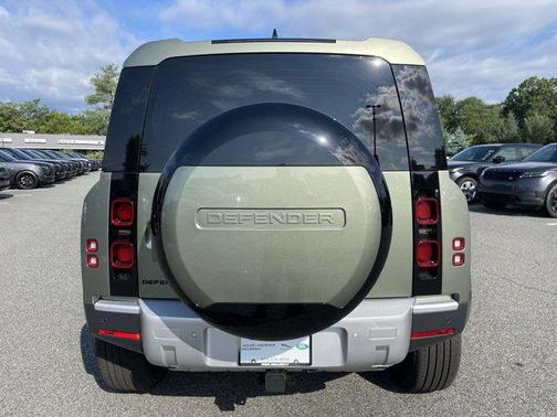 2025 Land Rover Defender 110 P300