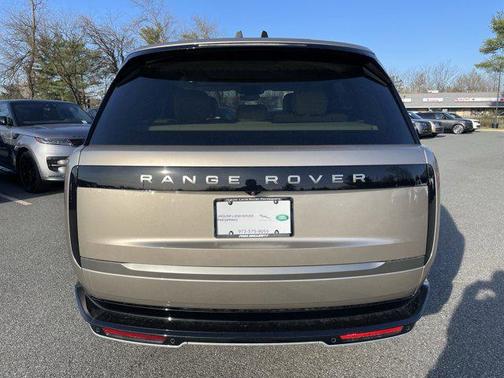 2025 Land Rover Range Rover P530 SE
