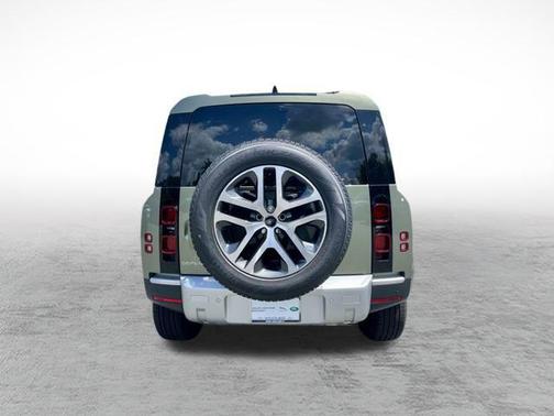 2025 Land Rover Defender 110 P300