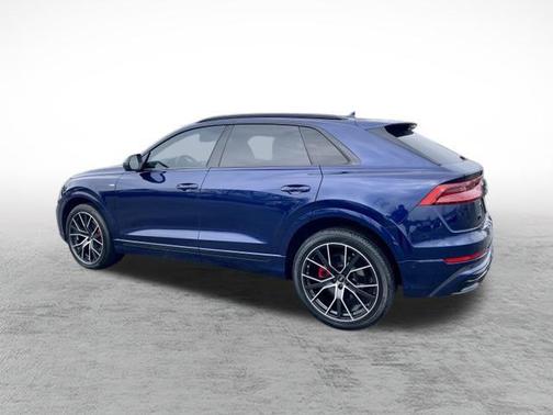 2022 Audi Q8 55 Premium Plus