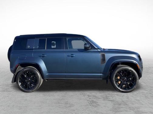 2026 Land Rover Defender OCTA