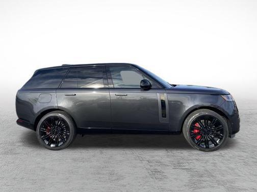 2026 Land Rover Range Rover P615 SV