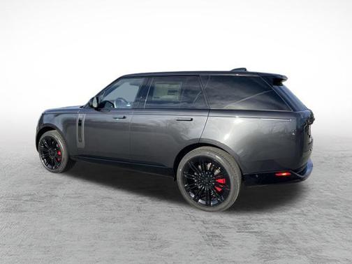 2026 Land Rover Range Rover P615 SV