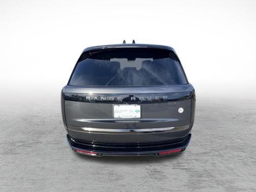 2026 Land Rover Range Rover P615 SV