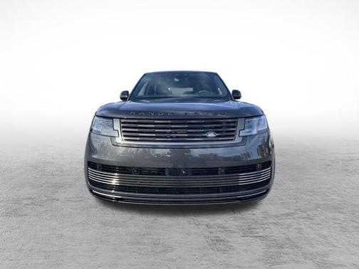 2026 Land Rover Range Rover P615 SV