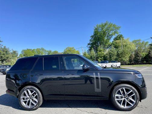 Santorini Black 2026 Land Rover Range Rover P400 SE