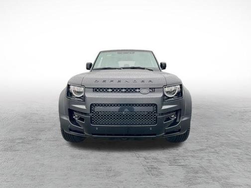 2026 Land Rover Defender P635 OCTA Black