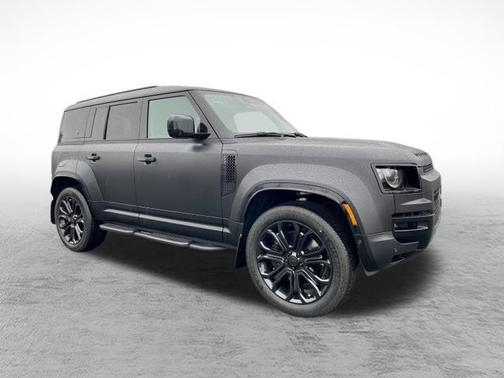 2026 Land Rover Defender P635 OCTA Black