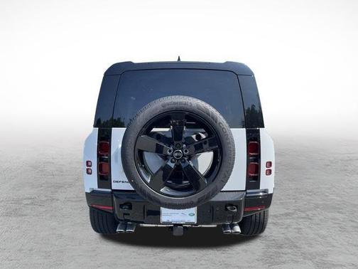 2025 Land Rover Defender X-Dynamic SE