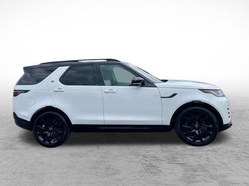 Fuji White 2025 Land Rover Discovery P360 Dynamic SE
