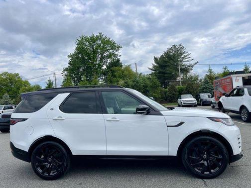 Fuji White 2025 Land Rover Discovery P360 Dynamic SE