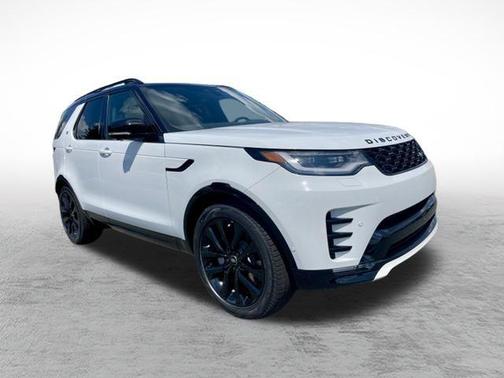 Fuji White 2026 Land Rover Discovery Dynamic SE