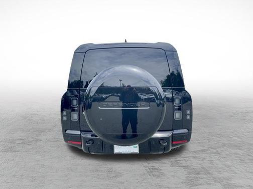 Santorini Black Metallic 2026 Land Rover Defender P400 X-Dynamic SE