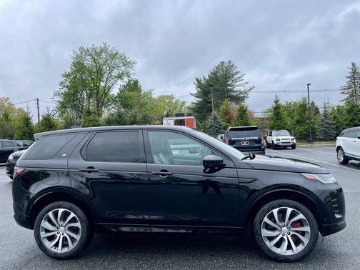 Santorini Black Metallic 2025 Land Rover Discovery Sport Dynamic SE
