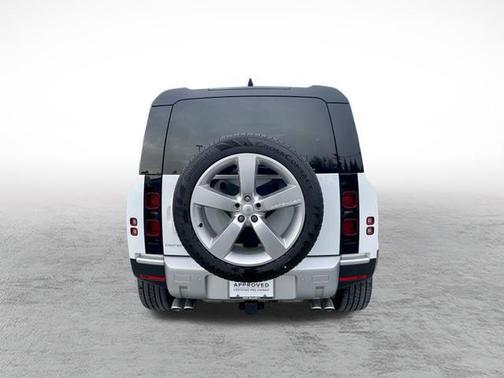 2024 Land Rover Defender 110 P500 SE