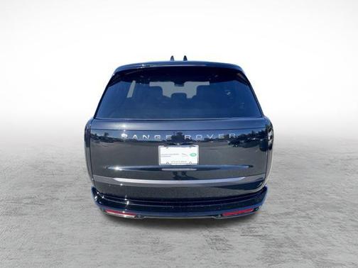2025 Land Rover Range Rover P550e SE