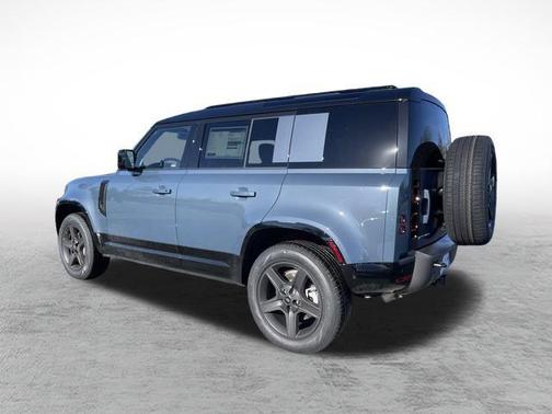 2025 Land Rover Defender 110 P400 X-Dynamic SE