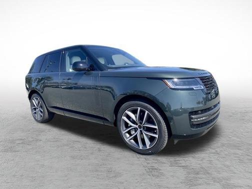 Belgravia Green Metallic 2026 Land Rover Range Rover P550e SE