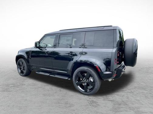 2025 Land Rover Defender 110 P400 X-Dynamic SE
