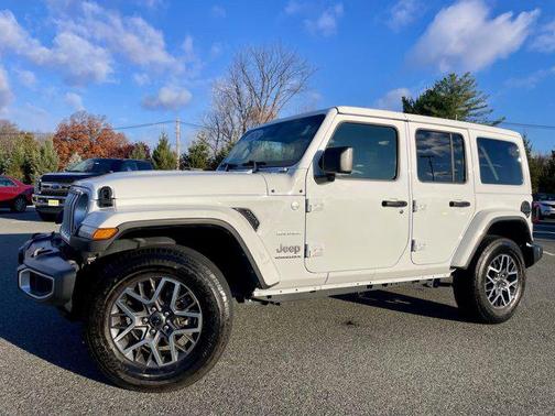 2024 Jeep Wrangler 4-Door Sahara 4x4