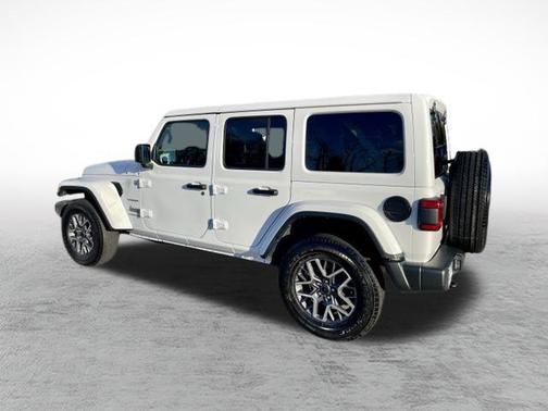 2024 Jeep Wrangler 4-Door Sahara 4x4
