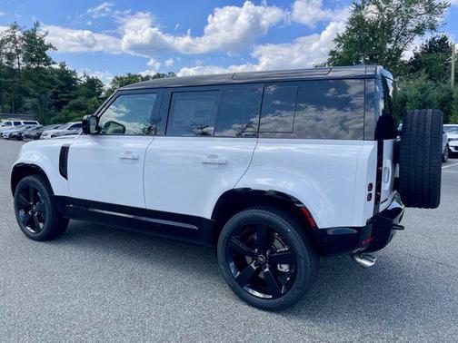 2025 Land Rover Defender 110 P500 X-Dynamic SE