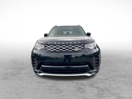 Santorini Black Metallic 2026 Land Rover Discovery Gemini Edition