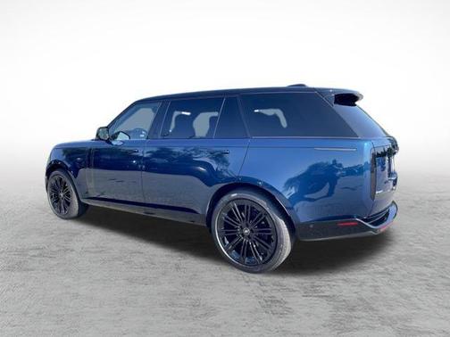 2025 Land Rover Range Rover P400 SE 7 Seat