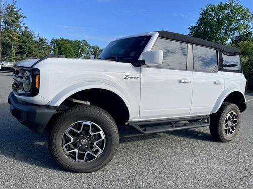 Oxford White 2024 Ford Bronco Outer Banks