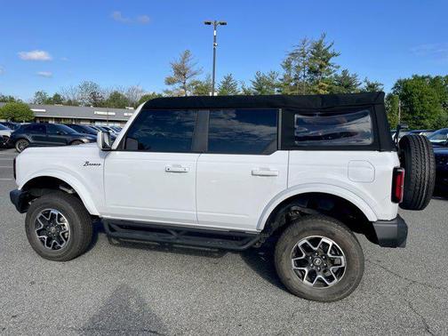 Oxford White 2024 Ford Bronco Outer Banks