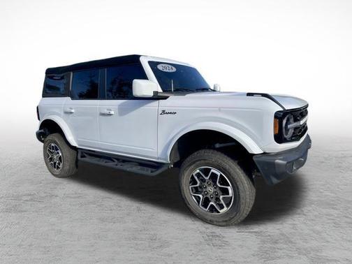 Oxford White 2024 Ford Bronco Outer Banks