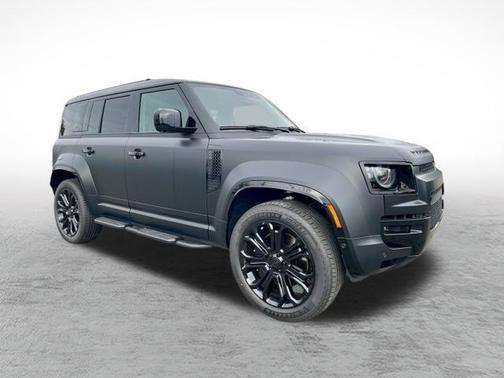 2026 Land Rover Defender P635 OCTA Black