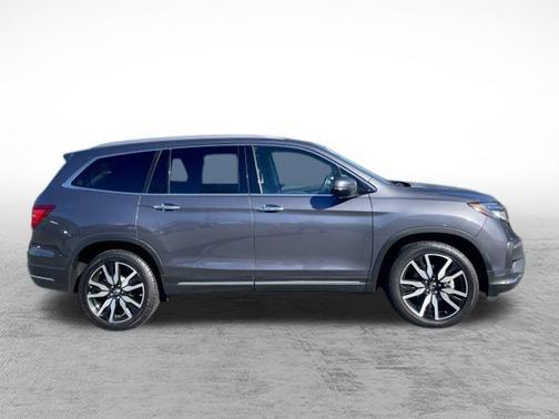 2022 Honda Pilot Touring 8-Passenger