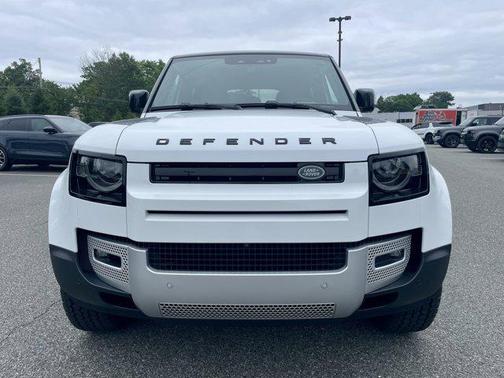 2025 Land Rover Defender 110 P300