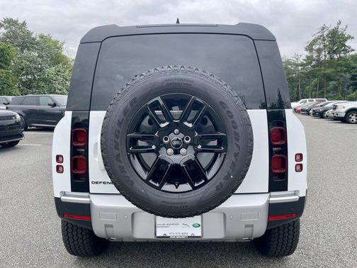 2025 Land Rover Defender 110 P300